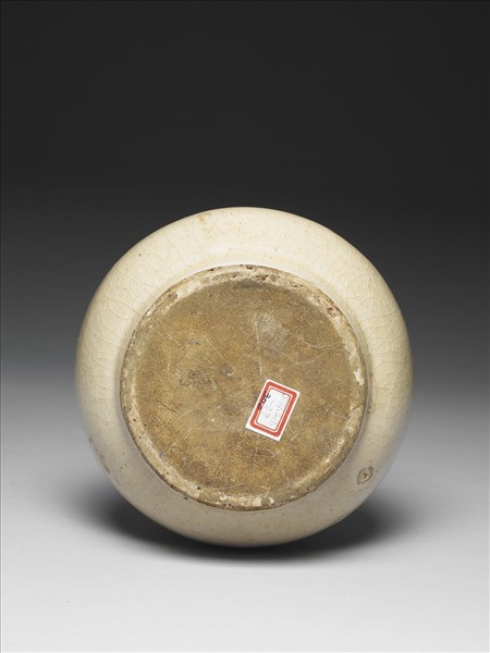 白瓷螭紋長頸瓶