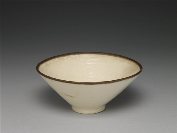 彭窯 白瓷印花花卉紋碗