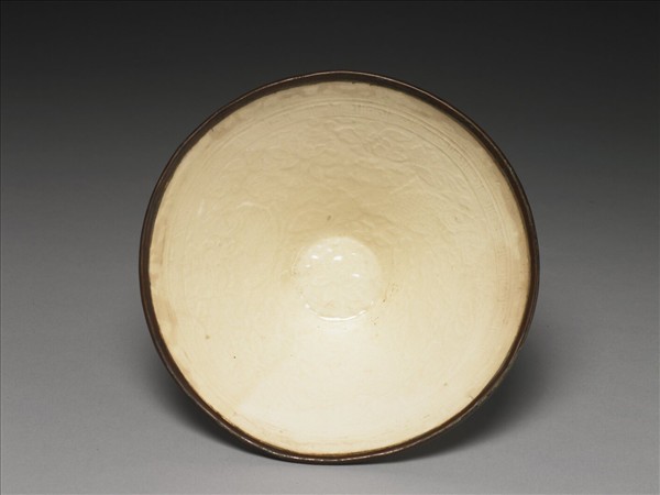 彭窯 白瓷印花花卉紋碗