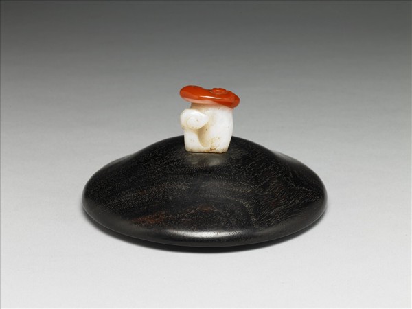 白瓷八卦紋三足爐