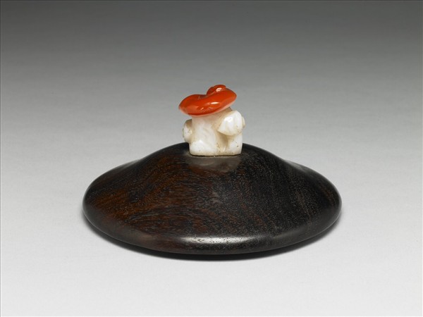 白瓷八卦紋三足爐