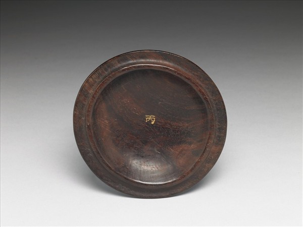 白瓷八卦紋三足爐