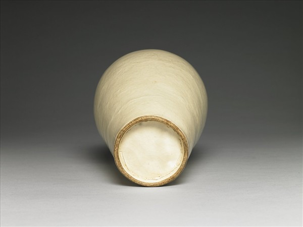 彭窯 白瓷花卉紋梅瓶