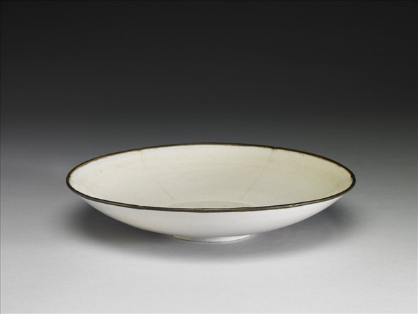 定窯 白瓷劃花蓮紋盤