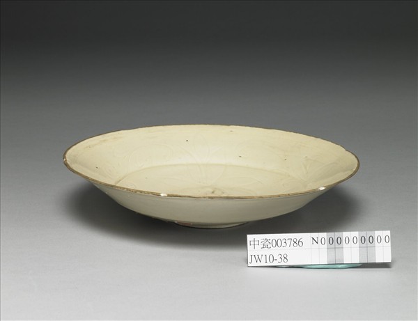 定窯 白瓷劃花蓮花紋盤