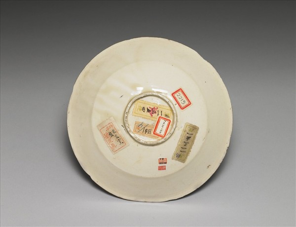 定窯 白瓷劃花蓮花紋盤