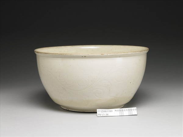 定窯 白瓷劃花蓮紋碗