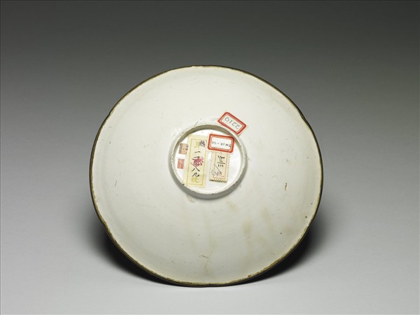 定窯 白瓷劃花荷紋盤