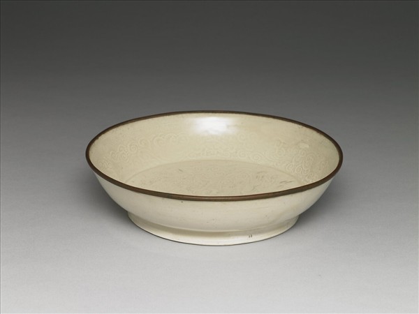 定窯 白瓷印花雲龍紋盤