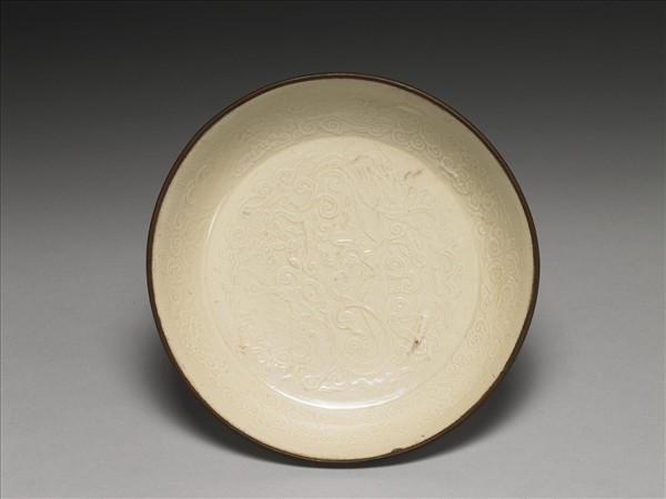 定窯 白瓷印花雲龍紋盤