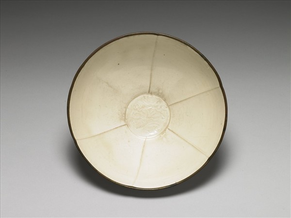 定窯 白瓷印花荷葉紋碗