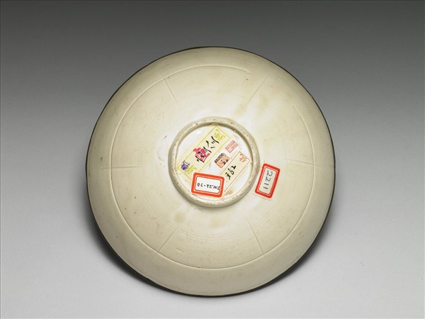 定窯 白瓷印花荷葉紋碗