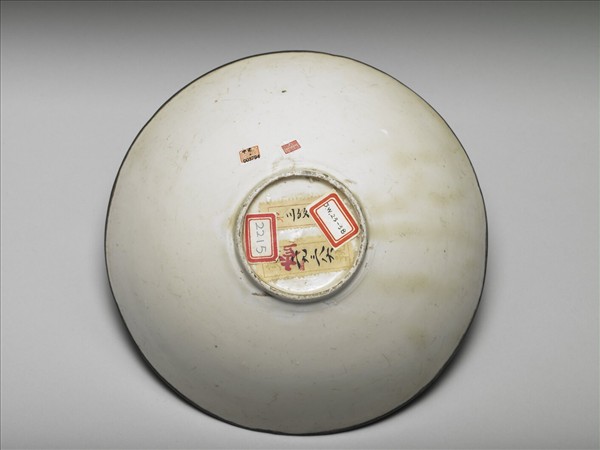 定窯 白瓷印花牡丹嬰戲紋花口碗