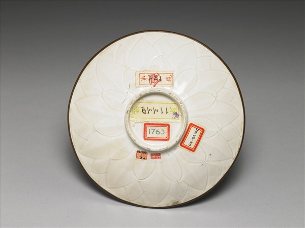 定窯 白瓷劃花花卉紋盤