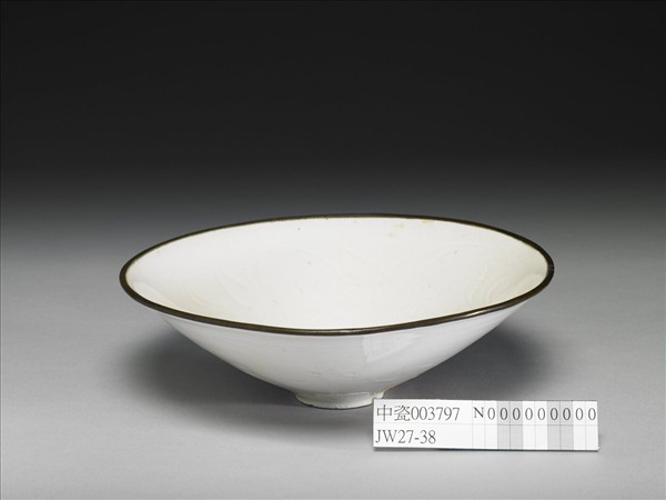 定窯 白瓷劃花花卉紋碗