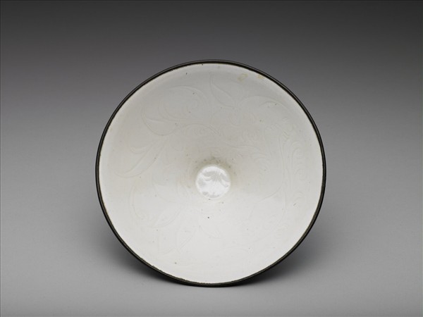 定窯 白瓷劃花花卉紋碗