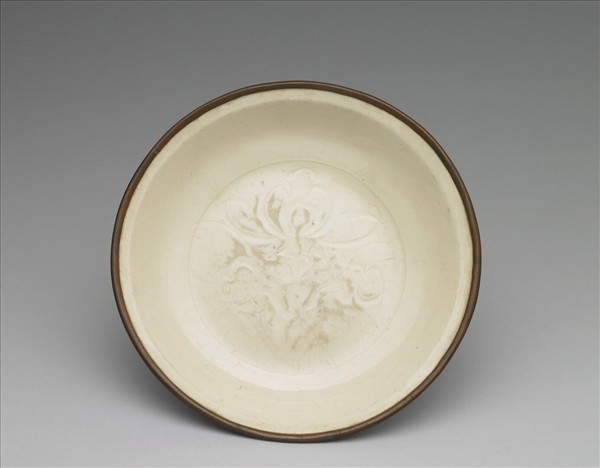 定窯 白瓷劃花蓮花紋盤