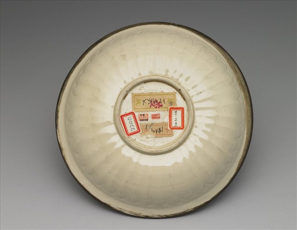 定窯 白瓷劃花蓮花紋盤