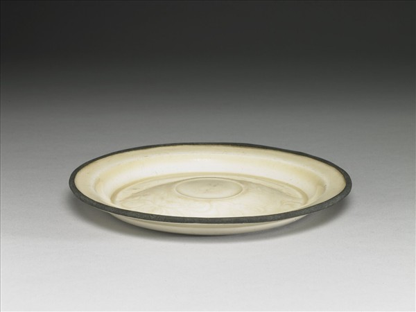 定窯 白瓷劃花折沿盞臺