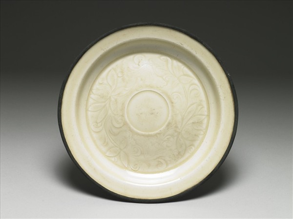 定窯 白瓷劃花折沿盞臺