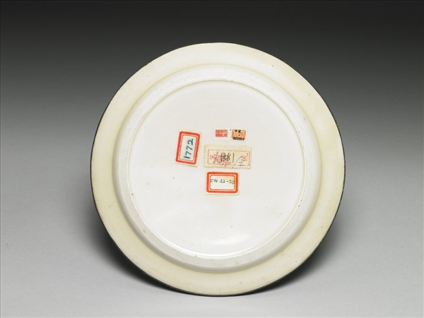 定窯 白瓷劃花折沿盞臺