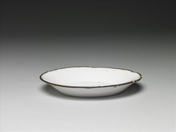 定窯 白瓷花口碟