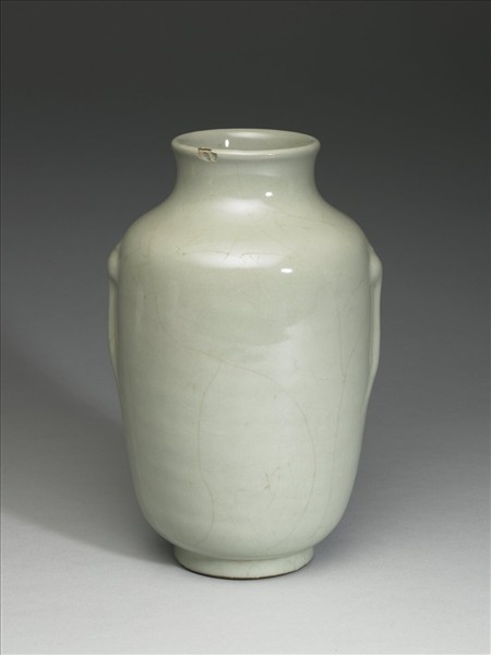 青瓷暗耳瓶