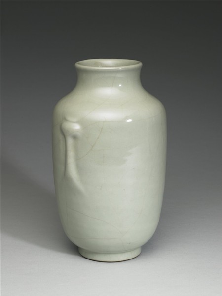 青瓷暗耳瓶