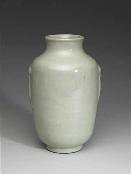 青瓷暗耳瓶