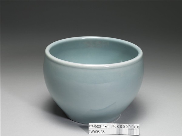 月白釉缸