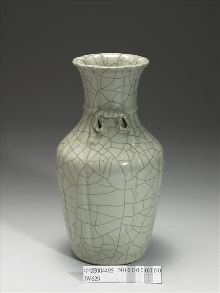 青瓷穿帶八稜瓶