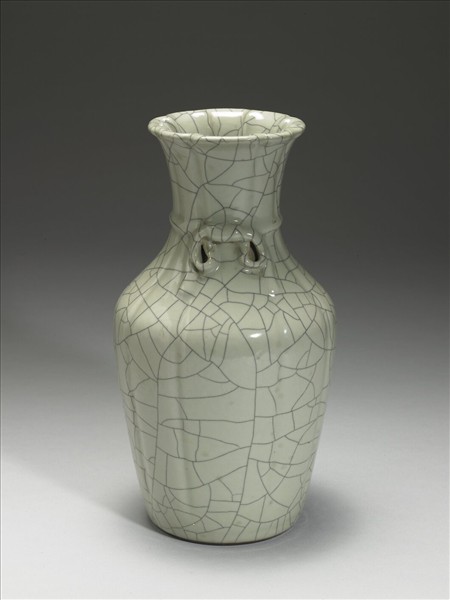 青瓷穿帶八稜瓶