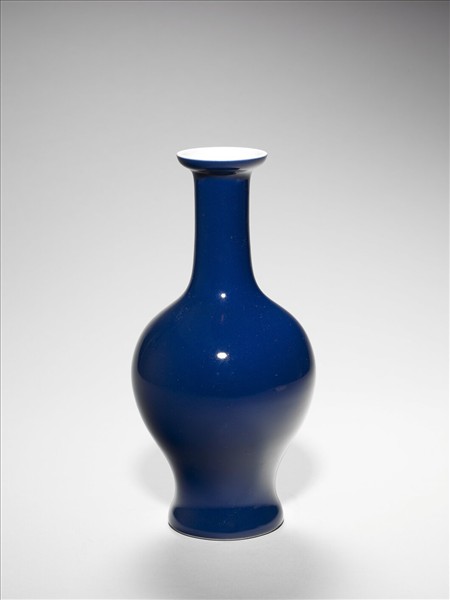霽青釉長頸瓶