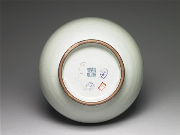 青瓷弦紋盤口壺