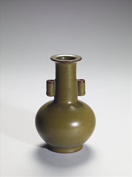 茶葉末釉貫耳紙槌瓶