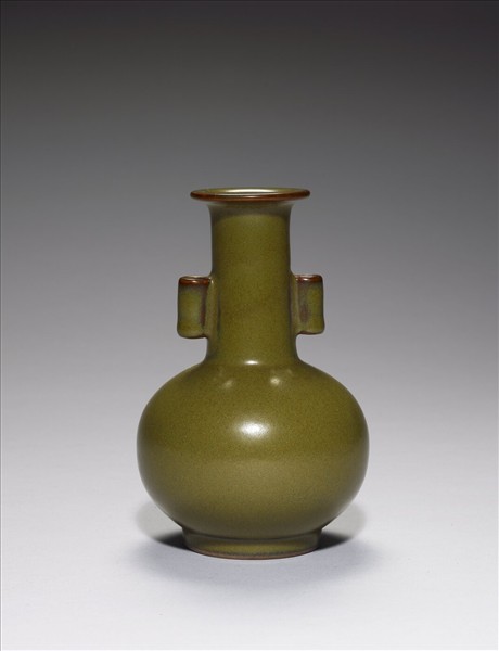 茶葉末釉貫耳紙槌瓶