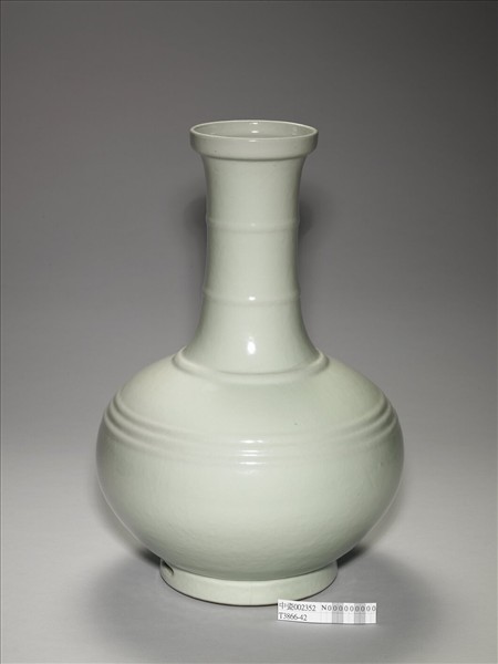 青瓷弦紋盤口壺