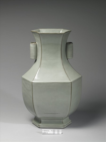 青瓷貫耳六稜瓶