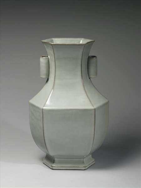 青瓷貫耳六稜瓶