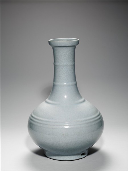 青瓷盤口弦紋壺