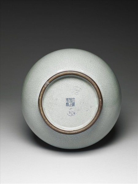 青瓷盤口弦紋壺