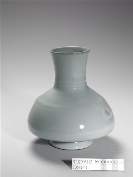 青瓷撇口扁肚瓶