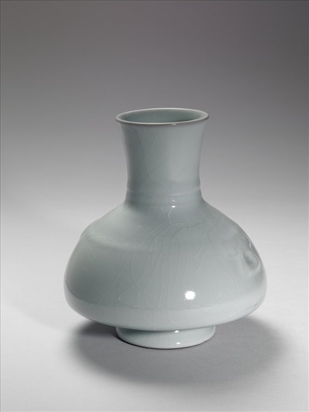 青瓷撇口扁肚瓶