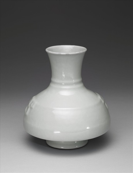 青瓷撇口扁肚瓶