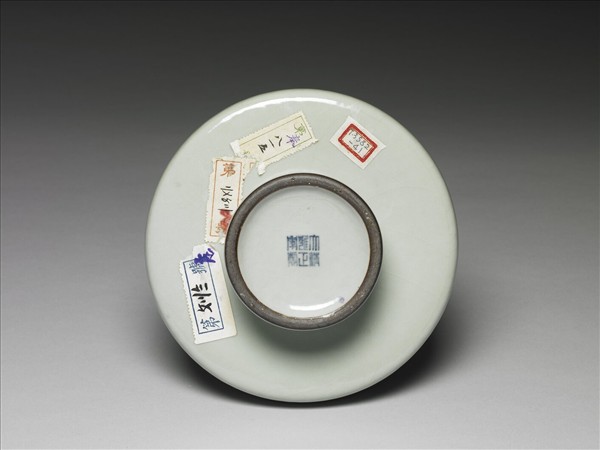 青瓷撇口扁肚瓶