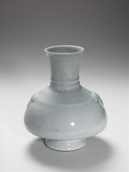 青瓷撇口扁肚瓶