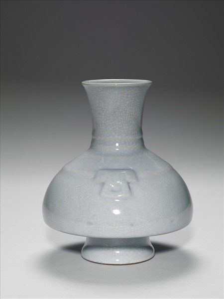 青瓷撇口扁肚瓶