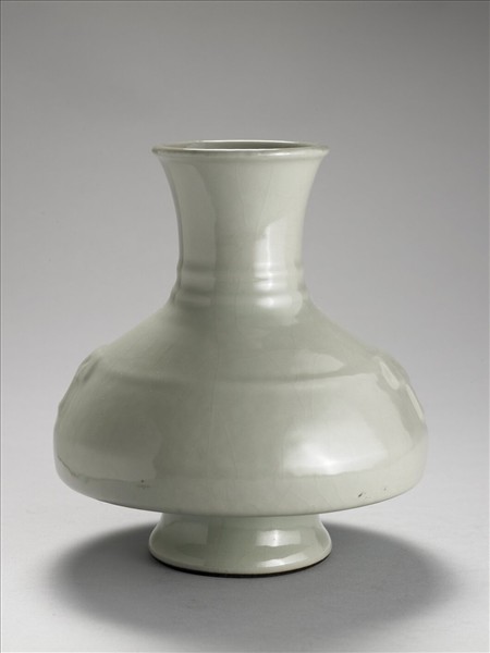 青瓷撇口扁肚瓶