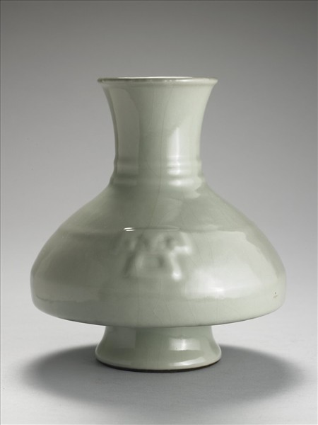 青瓷撇口扁肚瓶