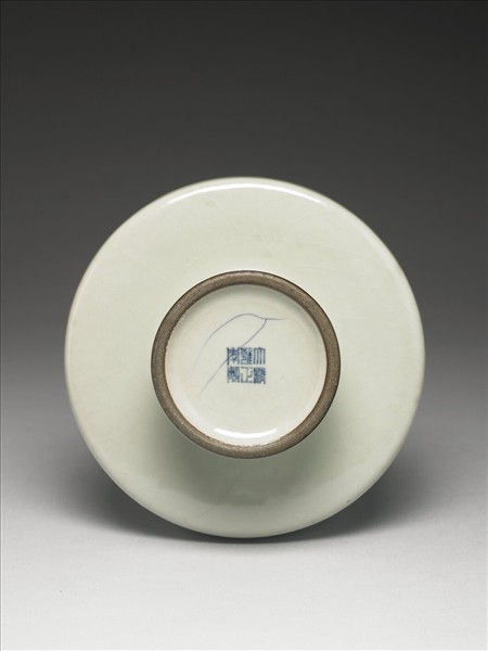 青瓷撇口扁肚瓶